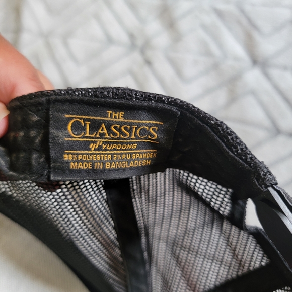 HURLEY Embroidered Logo Yupoong The Classics Snapback Cap Black Trucker Hat - Picture 2 of 5